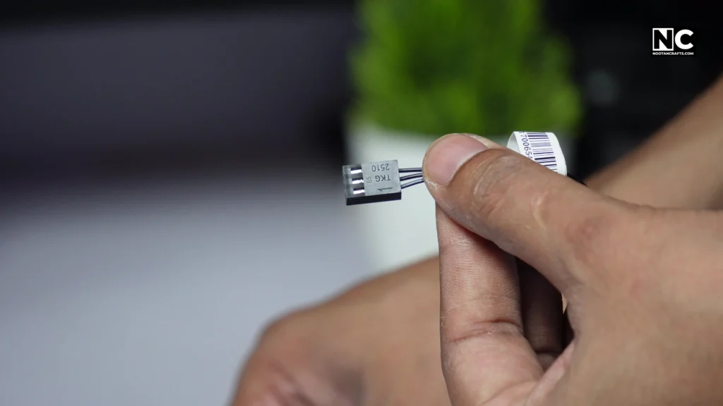 Cooler Master CF120 ARGB Fan 3 pin power Connector closeup