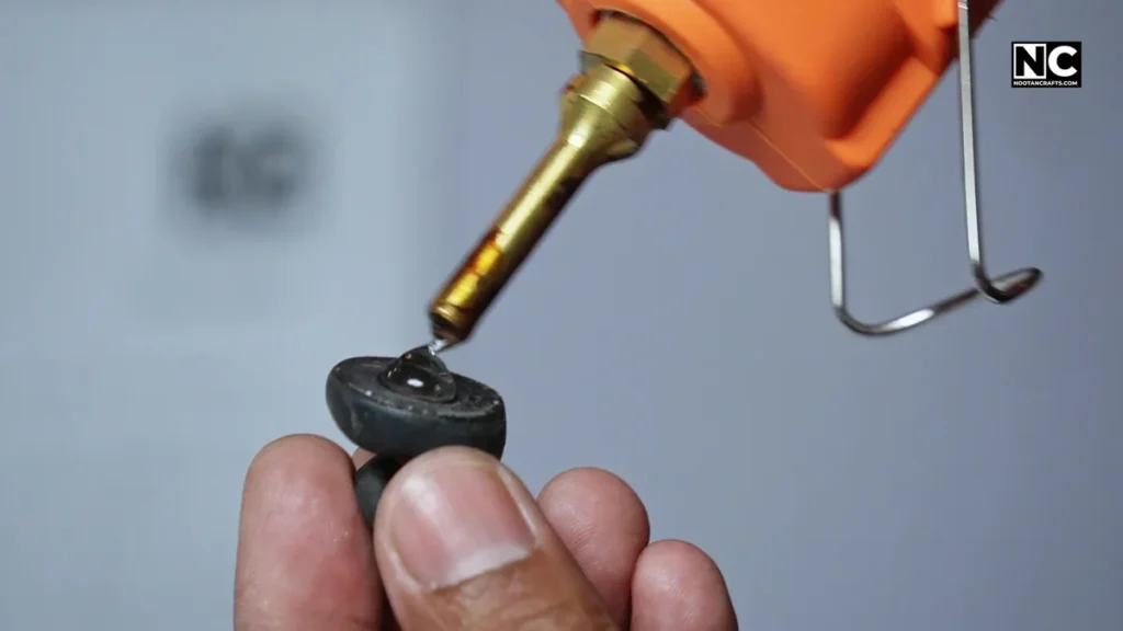 how to use a glue gun for small objects