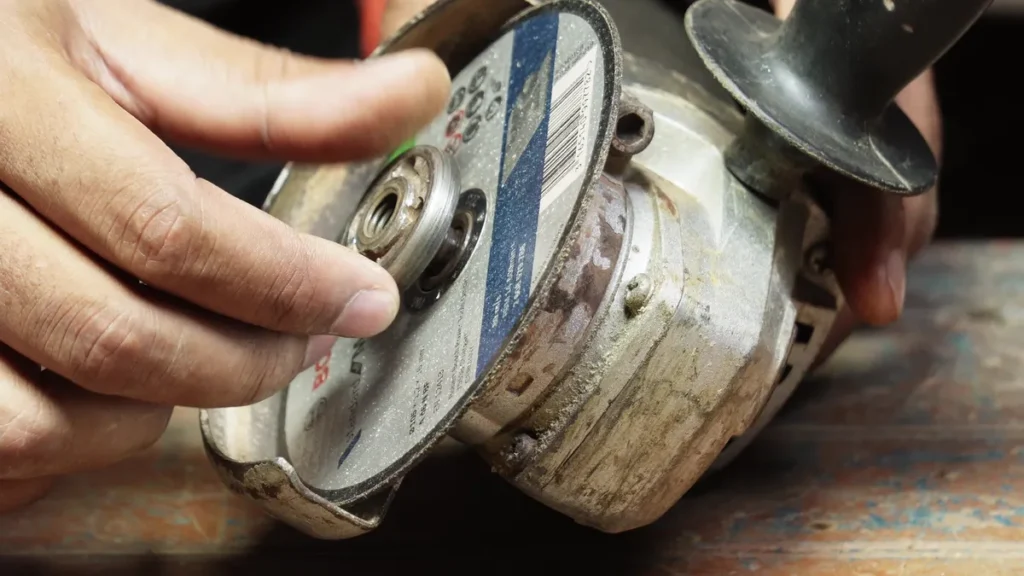 pu the nut on the disk and tighten