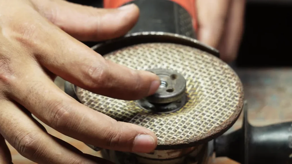 tighten the nut with hand and press the spindle lock button